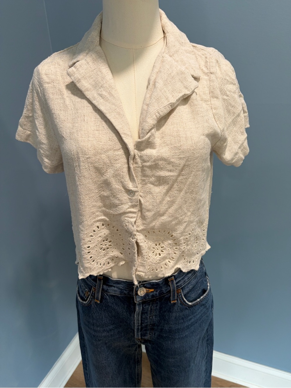 Haute Monde Cream Linen Blend Eyelet Top Size M Cropped Button Front Boho Blouse